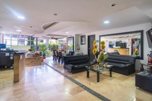 a living room with black couches and a table at Ayenda Casa Blanca Laureles in Medellín