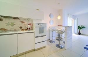 Kuchyň nebo kuchyňský kout v ubytování Apartments Aster