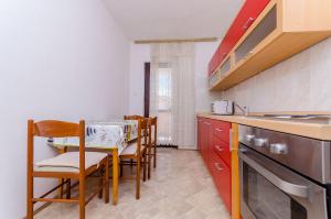 Kuchyň nebo kuchyňský kout v ubytování Apartments Kursan