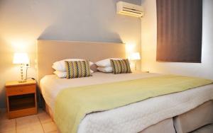 Säng eller sängar i ett rum på Fiorella Sea View