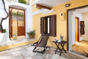 Patio alebo iná vonkajšia časť ubytovania Sea La Vie Villa Symi