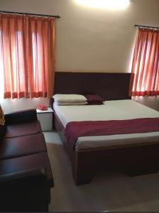 เตียงในห้องที่ Hotel Aarjee Crescent Jaipur