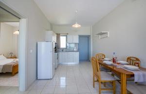 Kuchyň nebo kuchyňský kout v ubytování Giannarakis Beach