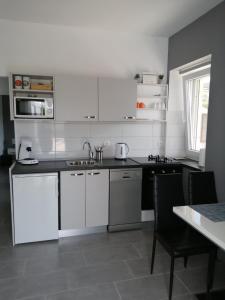 Кухня или мини-кухня в Apartment "MANNA
