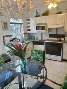 Gallery image of Blue Topaz in Ocho Rios