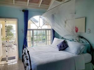 Gallery image of Blue Topaz in Ocho Rios