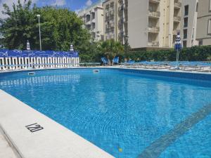 Bazén v ubytovaní Hotel Senior alebo v jeho blízkosti