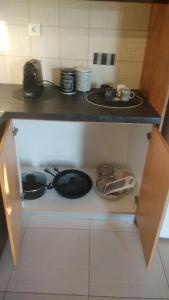 Kuchyň nebo kuchyňský kout v ubytování Chrisambelos Apartments