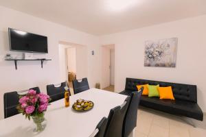 TV a/nebo společenská místnost v ubytování House Moro