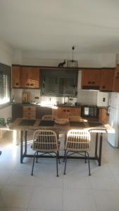 Kuchyň nebo kuchyňský kout v ubytování Chrisambelos Apartments