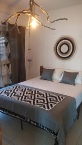 a bedroom with a large bed with aigun at Chrisambelos Apartments in Istro
