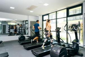 Fitnes oz. oprema za telovadbo v nastanitvi MUR Apartament Alezzi Beach Resort