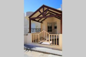 Μπαλκόνι ή βεράντα στο Flokos. Lazy days, balmy nights on the seafront +12 φωτογραφίες