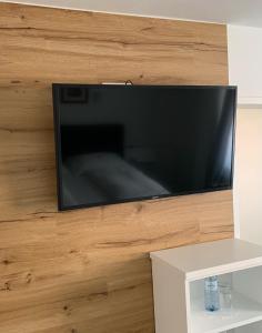 A television and/or entertainment centre at Landgasthof zur Post