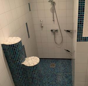 A bathroom at Landgasthof zur Post