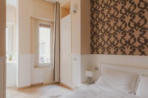 a bedroom with a white bed and a window at Residenza Il Giglio in Rome