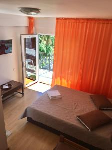 En eller flere senge i et værelse på Casa Tudor Costinesti