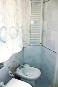 A bathroom at Visum Hyblea