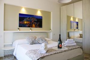 A bed or beds in a room at Visum Hyblea