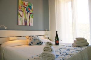A bed or beds in a room at Visum Hyblea Még 12 kép