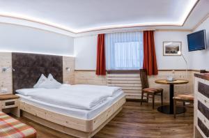 Ένα ή περισσότερα κρεβάτια σε δωμάτιο στο Hotel Garni Aghel