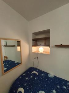 a small bedroom with a mirror and a bed at Monolocale caterina in Corniglia