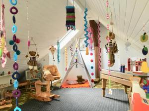 a room with a bed and a play tent at Mosel-Appartements Nehren in Zell an der Mosel