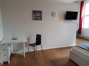 Μια τηλεόραση ή/και κέντρο ψυχαγωγίας στο Hotel Brandenburger Dom