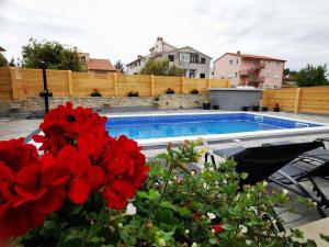 Galeriebild der Unterkunft Apartment olive tree garden&poll view 4 plus 2, 130 m2 with tiki bar in Peroj + 75 Fotos