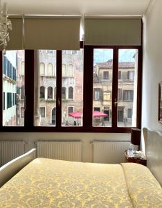 a bedroom with a bed and a view of buildings at B&B Ca' Dor in Venice