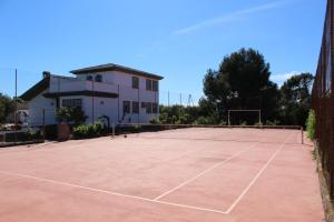 Tenis alebo squash v ubytovaní Casa Baltasar by CasaTuristica alebo jeho okolí