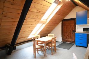 a kitchen with a table and chairs in a room at Beim Heines in Daun +19 photos