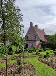 a large house with a garden in front of it at Manoir du Kasteelveld in Cassel