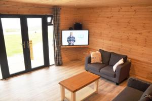 Televiisor ja/või meelelahutuskeskus majutusasutuses FOYLE VIEW CABIN