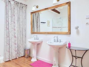 a bathroom with two sinks and a mirror at Six chandelles m'étaient comptées in Puimoisson