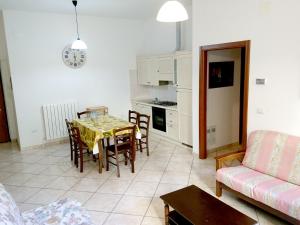 A kitchen or kitchenette at Grottammare mon amour Gigì