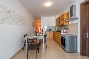 Køkken eller tekøkken på Penthouse with seaview terrace