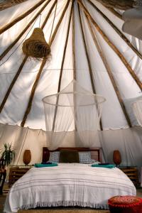 a room with a bed in a tent at Goodmuda Tipi's in Grândola +43 photos