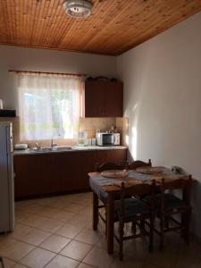a kitchen with a table and chairs and a sink at Aggeliki House 5 in Kómboi