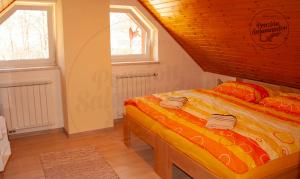 Ένα ή περισσότερα κρεβάτια σε δωμάτιο στο Penzion Salamander