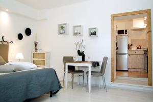 A kitchen or kitchenette at Monolocali In Casa Con Giardino Bellagio