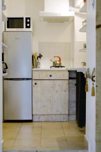 A kitchen or kitchenette at Monolocali In Casa Con Giardino Bellagio