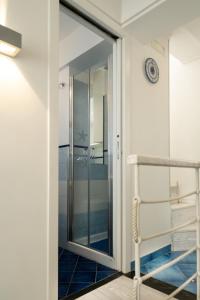 A bathroom at Scirocco - amazing flat with terrace in the Center Még 36 kép