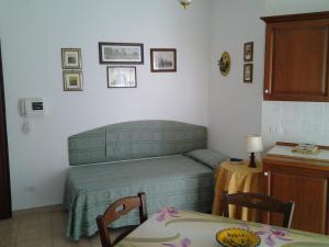 a small room with a bed and a table and a table and chairs at Rubens in Alghero