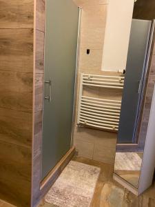 A bathroom at Virág Vendégház