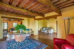 Imagen de la galería de Charming house Loretta, with panoramic swimming pool, en Nievole