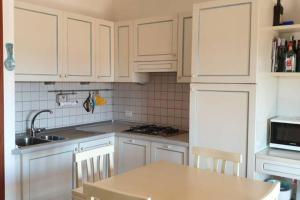 Dapur atau dapur kecil di Una splendida terrazza sul mare