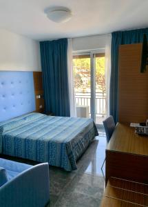 Ένα ή περισσότερα κρεβάτια σε δωμάτιο στο Hotel Serena