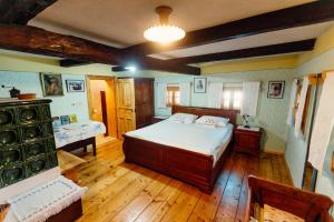 Llit o llits en una habitació de Kmečka hiša Bahor