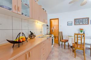a kitchen with a bowl of fruit on the counter at Kuća Jakov in Nerežišće